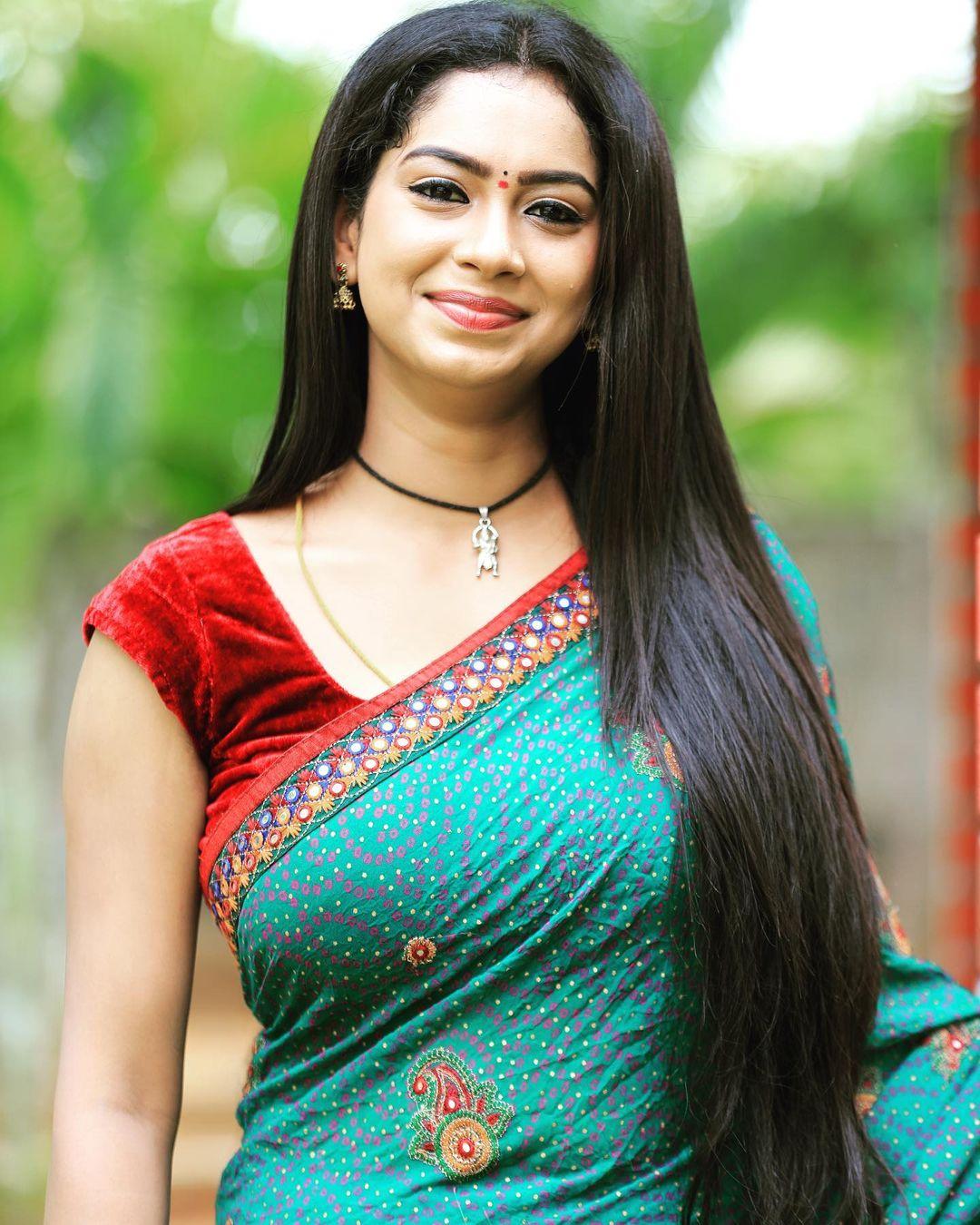 Kannada actress Swathi Konde in Saree hot photos | Swathi Konde very glamorous and cute photos