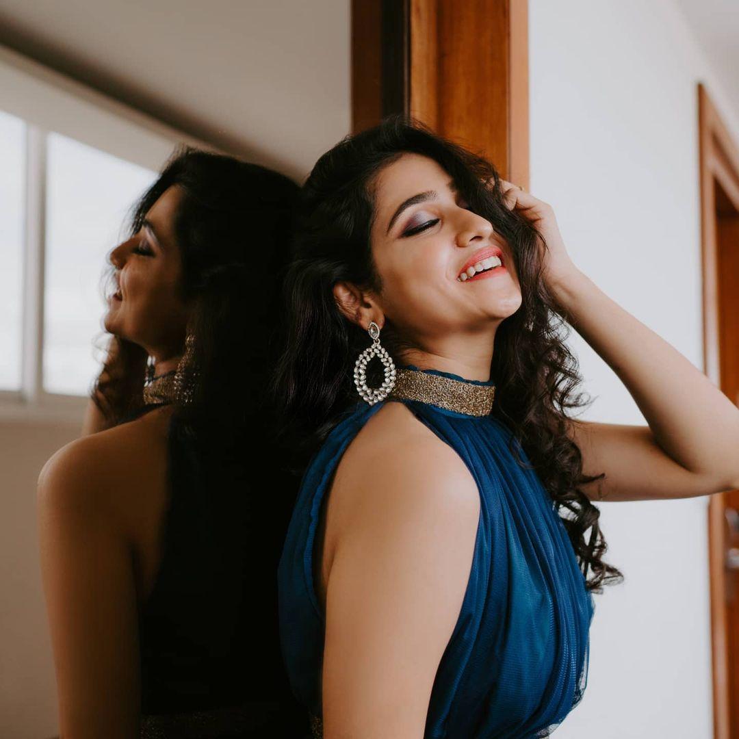Kannada serial actress Malaika T Vasupal hot photos gallery | Malaika T Vasupal looking very glamorous and cute photos