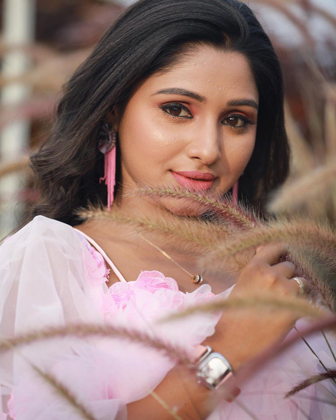 Kannada serial actress Pavithra B Naik exclusive hot photos gallery | Pavithra B Naik very beautiful and cute stills