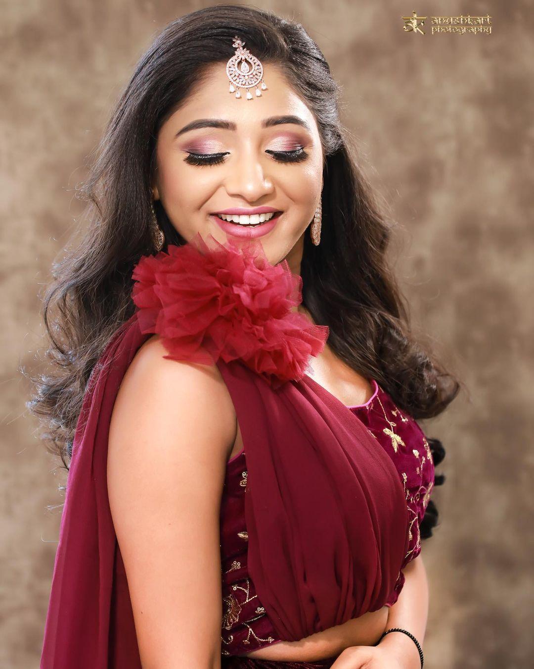 Kannada television actress Pavithra B Naik hot and sexy photoshoot | Pavithra B Naik exposing hot and sexy stills