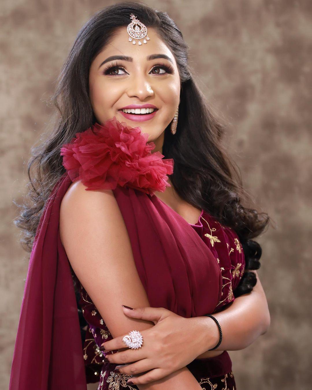 Kannada television actress Pavithra B Naik hot and sexy photoshoot | Pavithra B Naik looking very attractive and sexy photoshoot