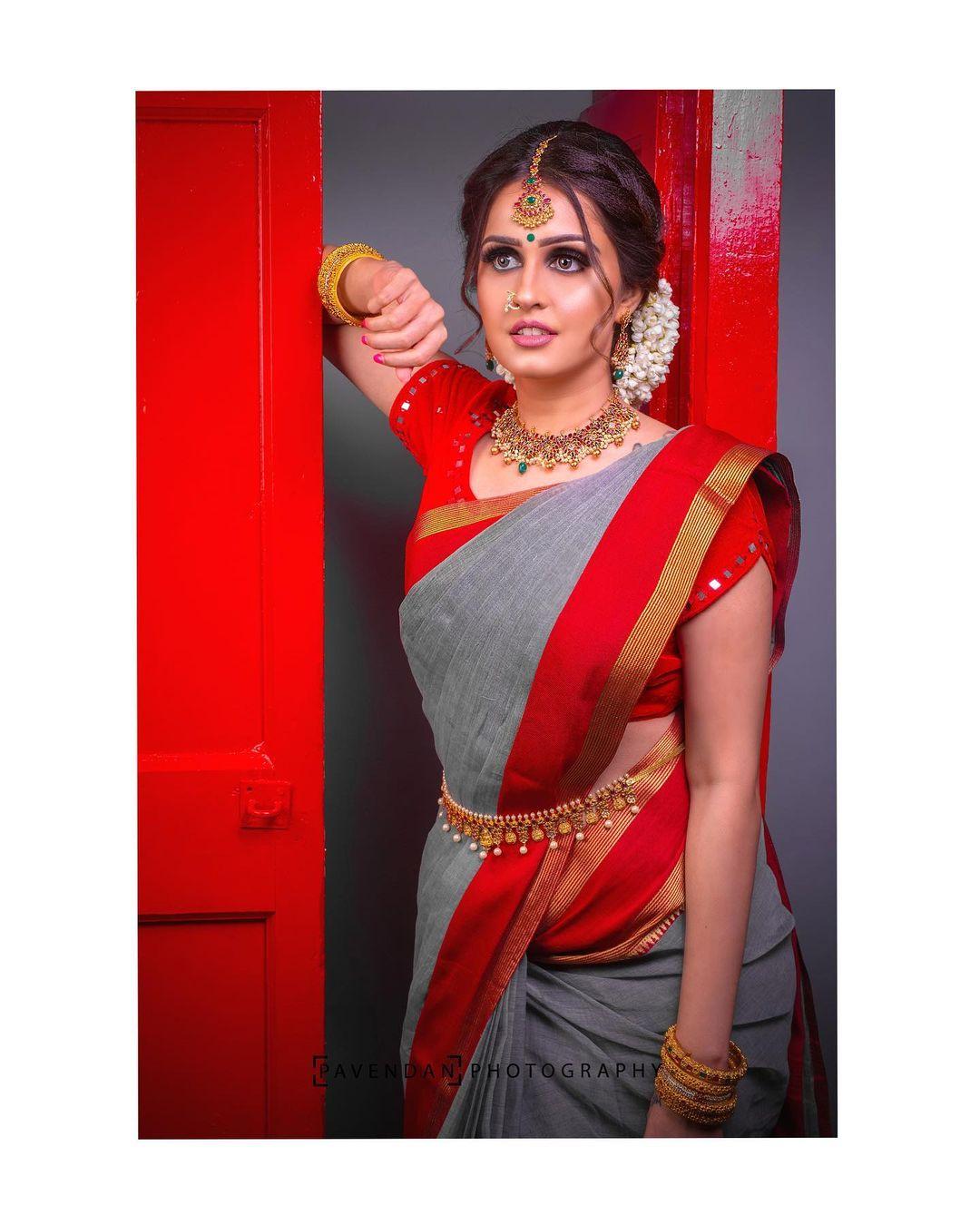 Sandalwood actress Ashitha Chandrappa in saree hot photos gallery | Ashitha Chandrappa very beautiful and glamorous pictures