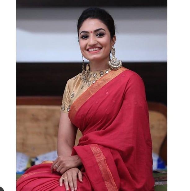 Sandalwood actress Vaishnavi Gowda in red Saree hot photos | Vaishnavi Gowda beautiful and glamorous pictures