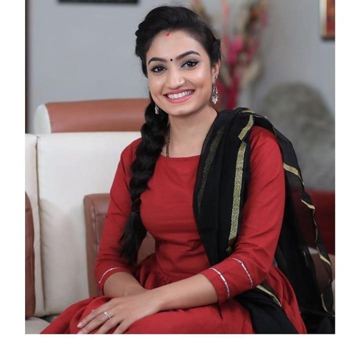 Sandalwood actress Vaishnavi Gowda in red Saree hot photos | Vaishnavi Gowda latest hot and spicy photos