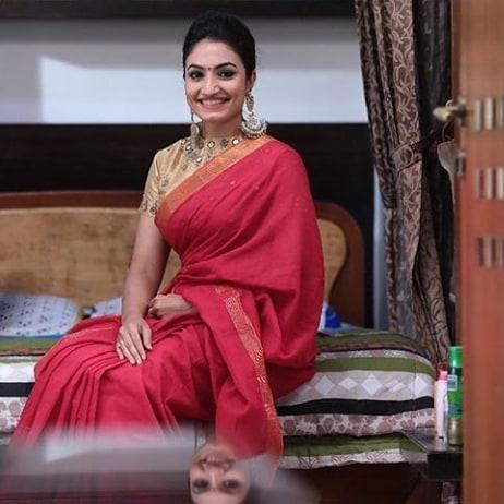 Sandalwood actress Vaishnavi Gowda in red Saree hot photos | Vaishnavi Gowda latest hot and spicy stills