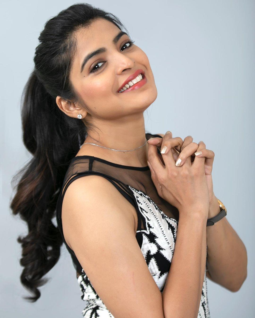 Telugu actress Sanchita Shetty exposing cleavage hot photos gallery | latest hot and sexy photoshoot