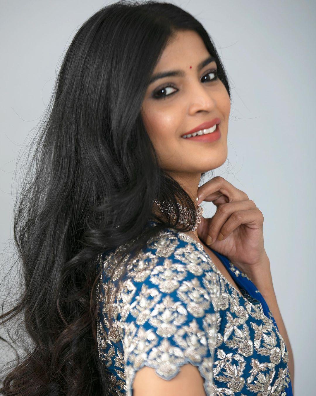 Telugu actress Sanchita Shetty looking very glamorous photos | Sanchita Shetty looking very beautiful and sexy photoshoot