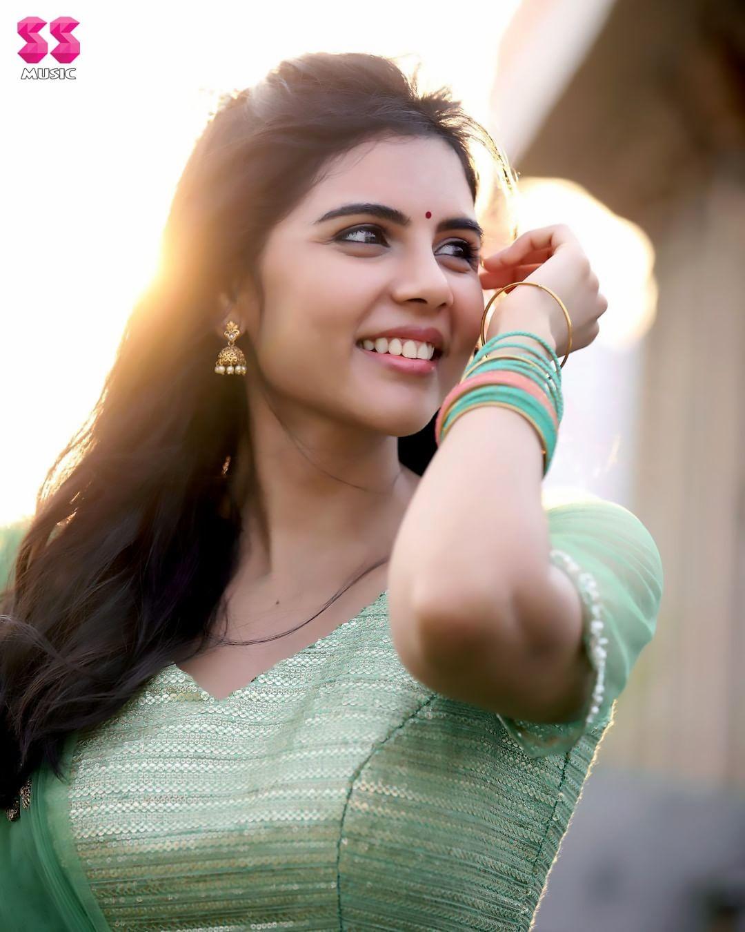 Malayalam actress Kalyani Priyadarshan exclusive hot and sexy photoshoot | Kalyani Priyadarshan looking very beautiful photo gallery