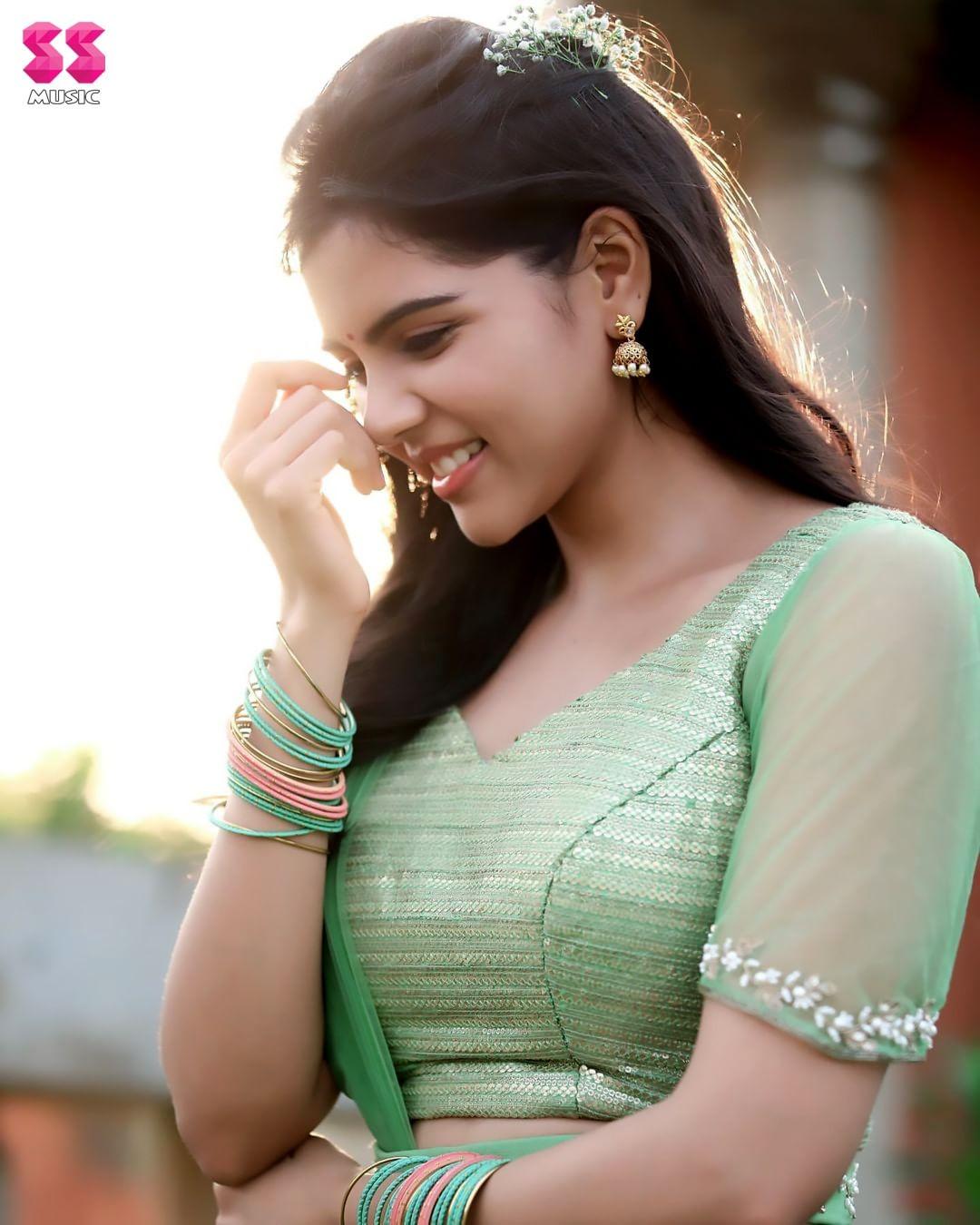 Malayalam actress Kalyani Priyadarshan exclusive hot and sexy photoshoot | Kalyani Priyadarshan looking very glamorous and sexy stills