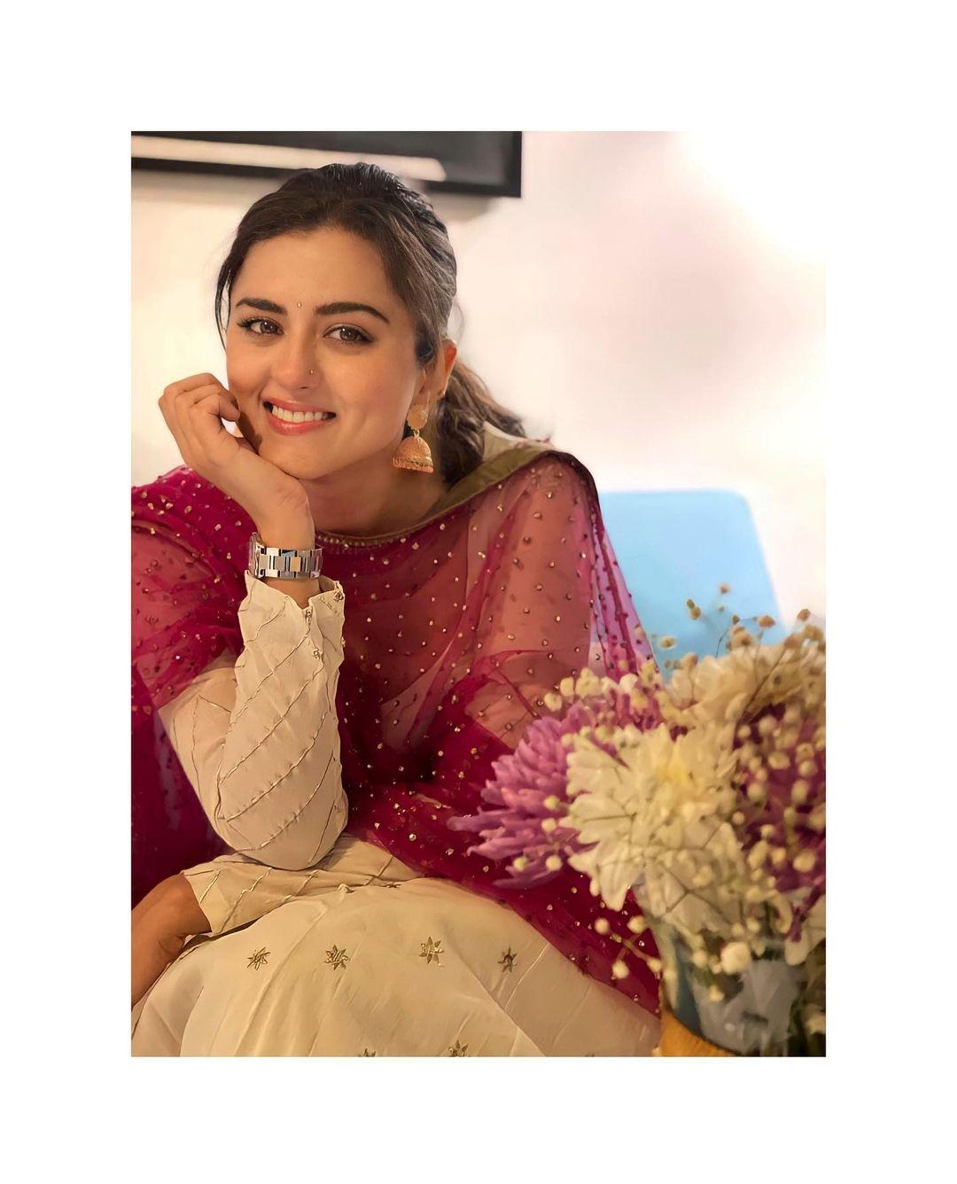 Ridhi Dogra looking very cute photos gallery | Ridhi Dogra exclusive hot and sexy photoshoot