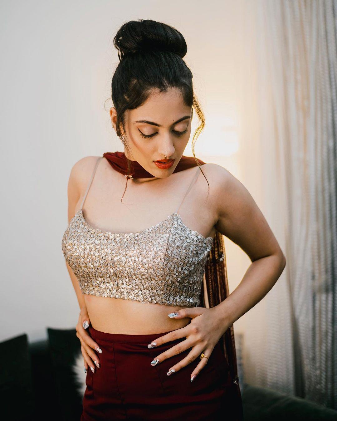Television actress Aditi Sharma and sexy photos | Aditi Sharma looking very glamorous and cute photos gallery