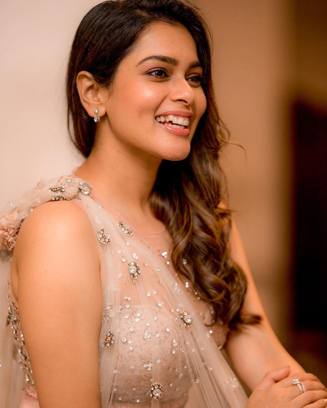 keerthi shanthanu looking very glamorous and cute stills | keerthi shanthanu exclusive hot and spicy photos gallery