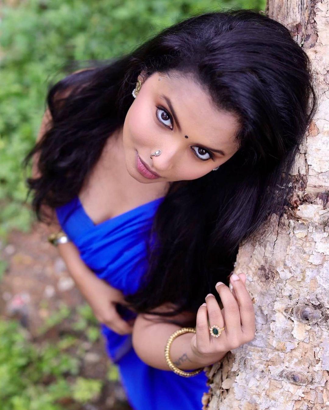 Anicka Vikhraman in blue saree hot and sexy photoshoot | Anicka Vikhraman exposing hot and spicy stills