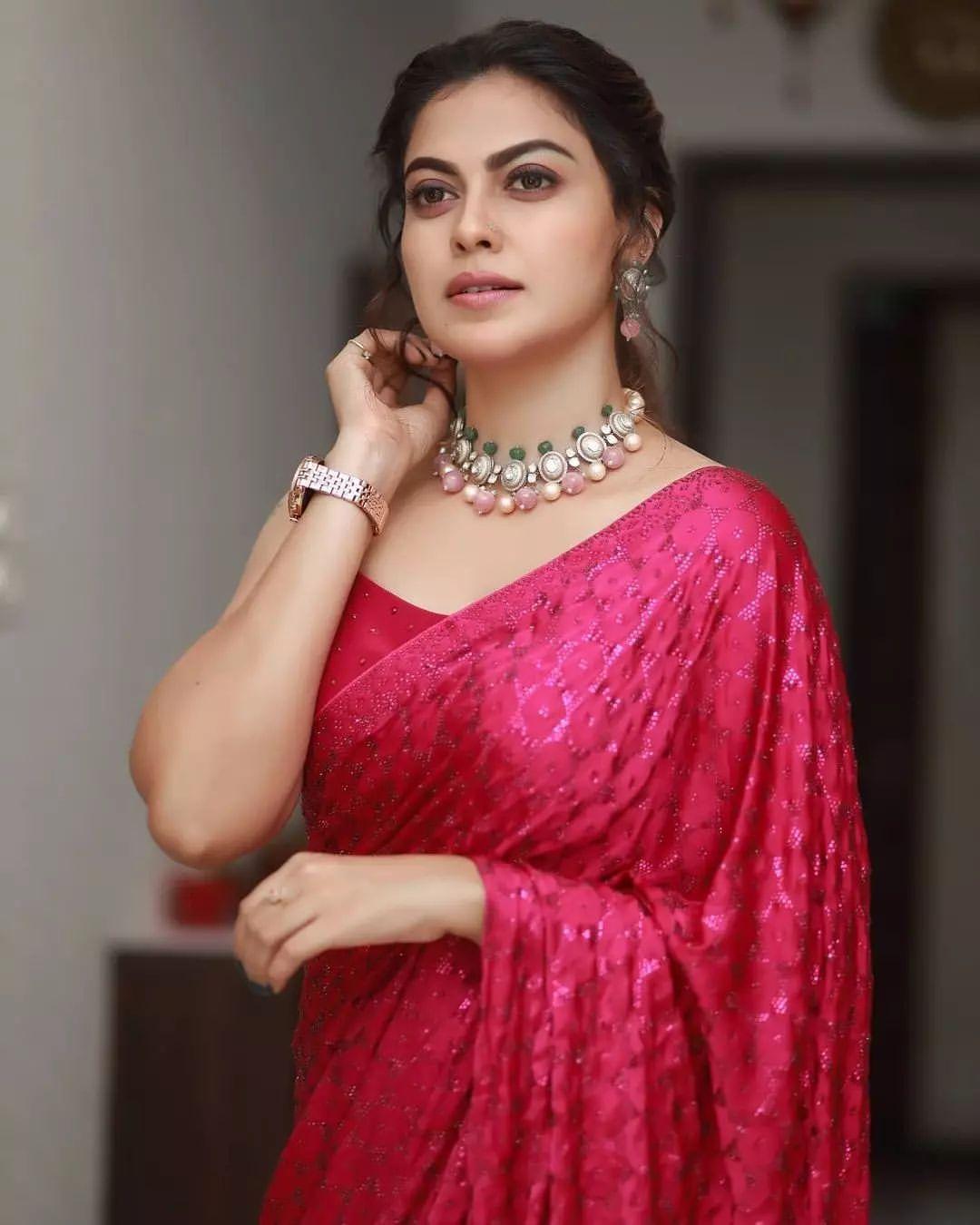 Anusree in sleeveless blouse hot and spicy photos in red saree |Anusree looking very glamorous and cute stills