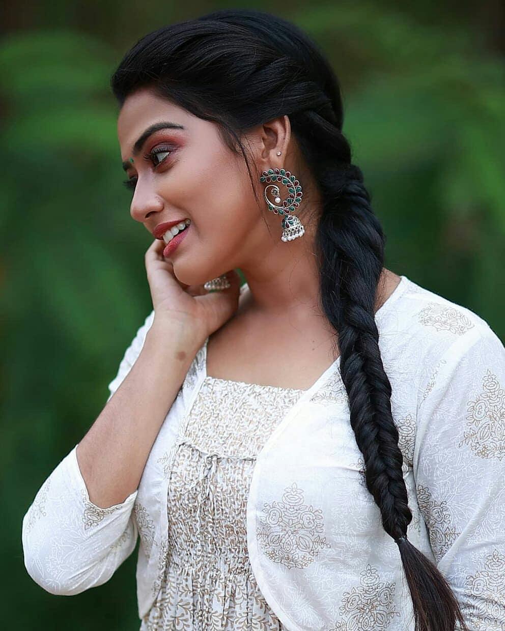 Dayyana Hameed latest hot and sizzling photos gallery | Dayyana Hameed very attractive and glamorous pictures