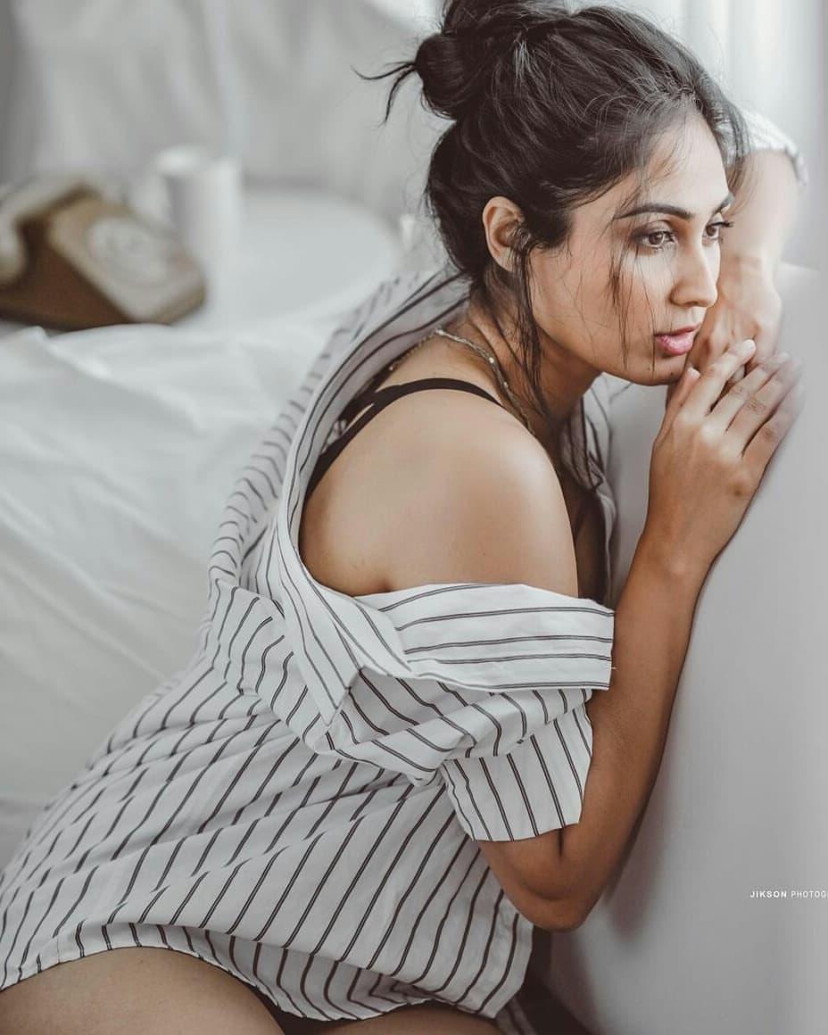 Deepti Sati exposing cleavage photos gallery |Deepti Sati exclusive hot photos gallery