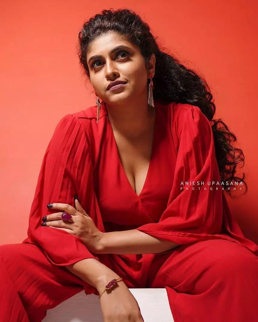 Malayalam actress Rasna pavithran showing cleavage photo gallery | Rasna pavithran latest hot and spicy photos gallery