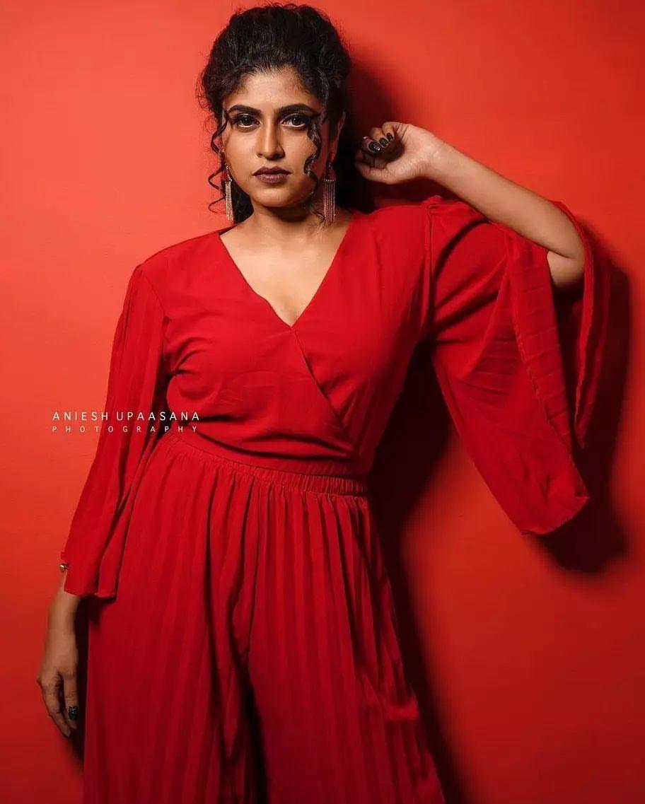 Malayalam actress Rasna pavithran showing cleavage photo gallery | Rasna pavithran very glamorous and cute photos