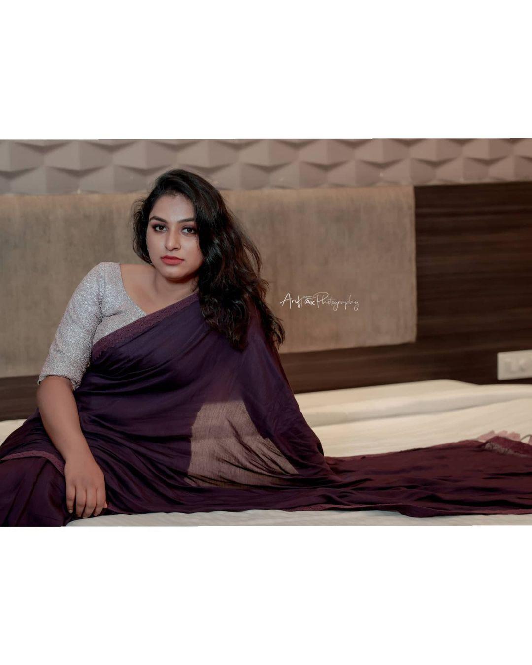 Malayalam television actress Rini Raj in saree hot photos gallery | Rini Raj looking very attractive and cute photos gallery
