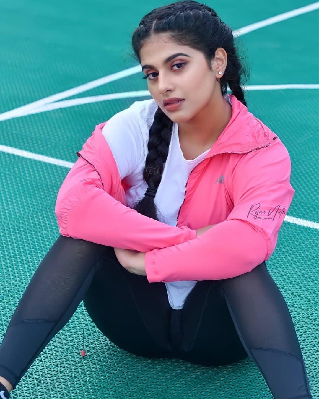 Malayalam young actress Nayanthara Chakravarthy in workout hot photos | Nayanthara Chakravarthy Looking very beautiful and cute photos