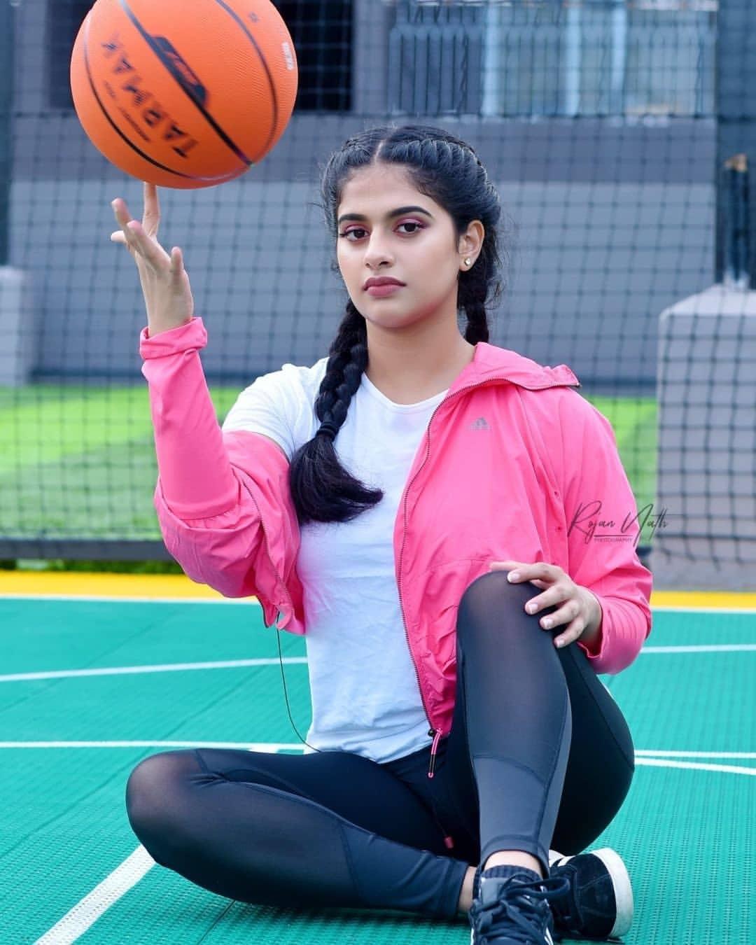 Malayalam young actress Nayanthara Chakravarthy in workout hot photos | Nayanthara Chakravarthy exclusive hot and spicy photos gallery