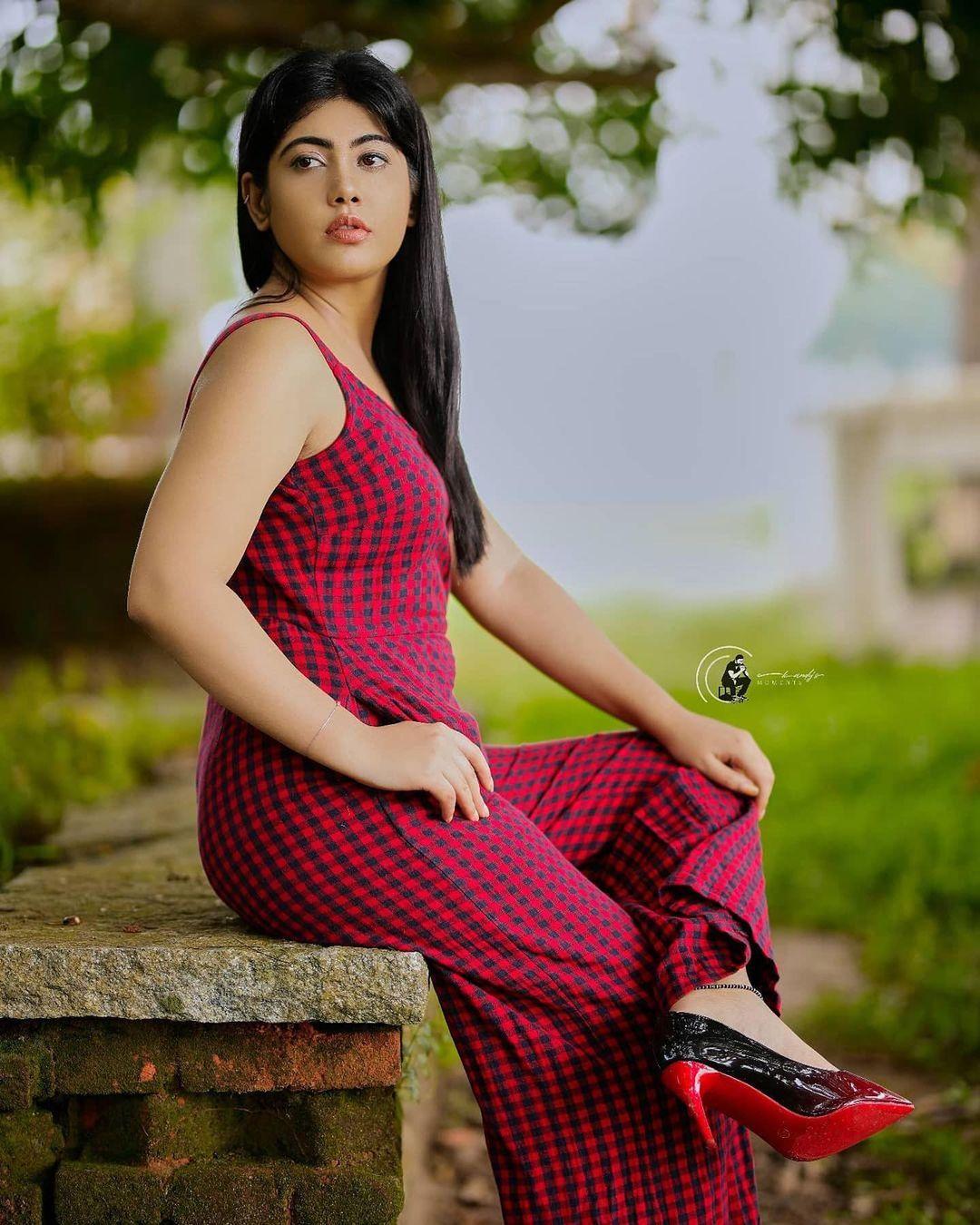 Nayana elza looking very glamorous and cute stills |Nayana elza exclusive hot and sexy photoshoot