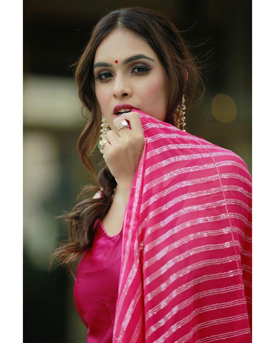 Neha Malik very glamorous and beautiful photo gallery | Neha Malik looking very pretty hot photos gallery