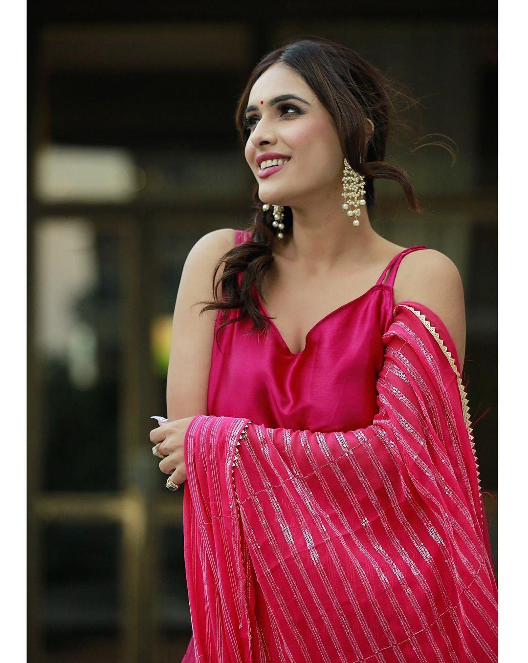Neha Malik very glamorous and beautiful photo gallery | Neha Malik very attractive and cute photos gallery