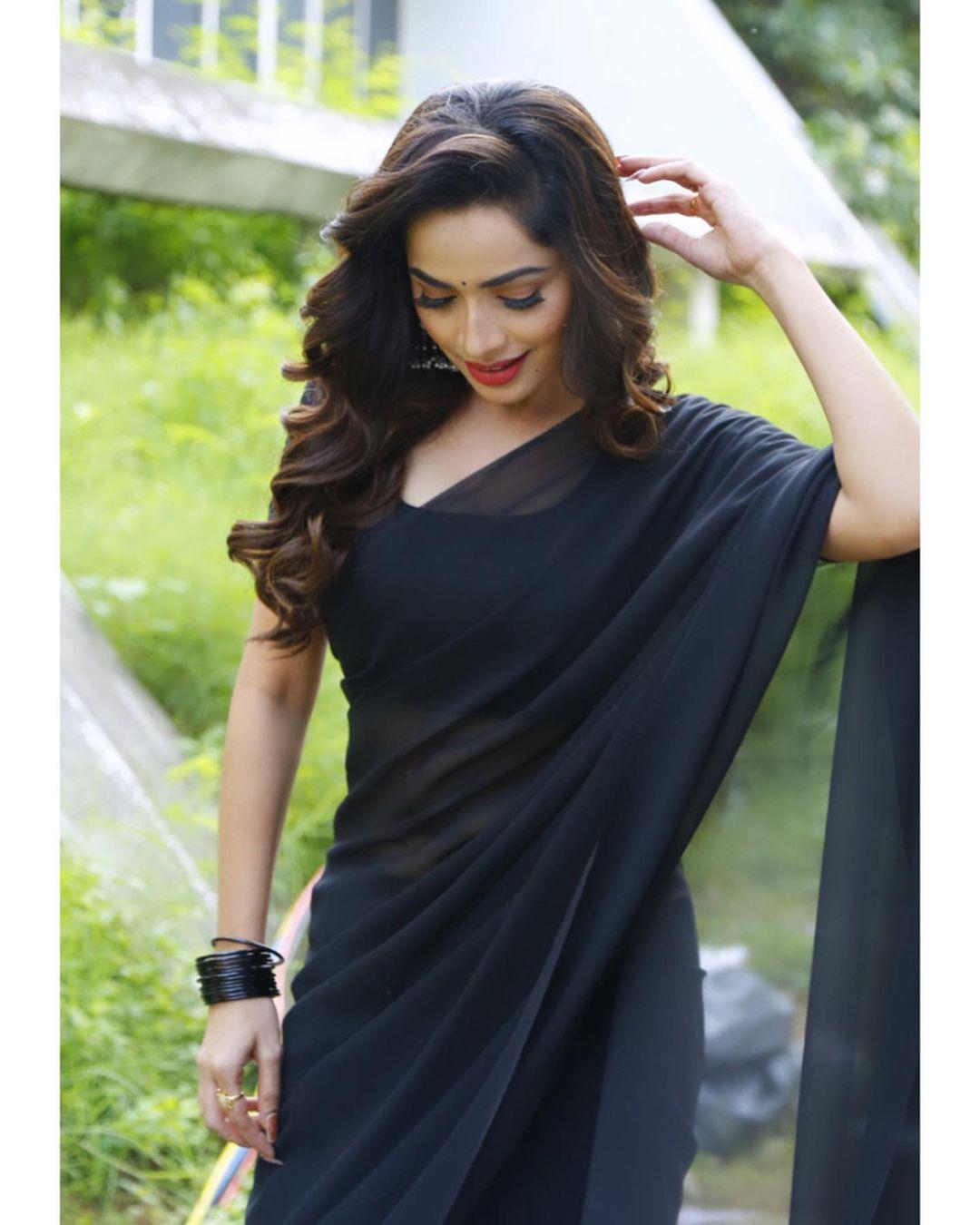 Shobha Shetty in black transparent saree hot photos gallery |Shobha Shetty exclusive hot and sexy photoshoot