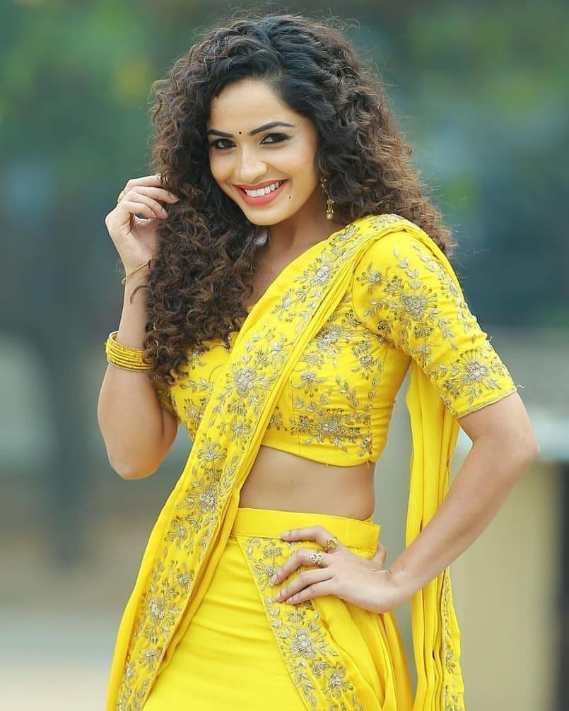 South Indian actress Shobha Shetty in yellow dress hot photos | Shobha Shetty very hot and spicy photos gallery