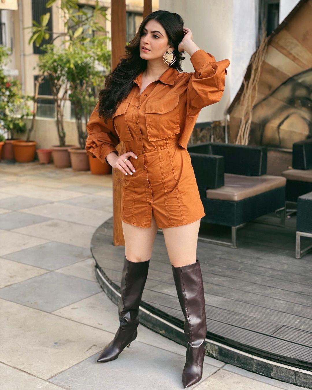 South Indian sexy actress Shivaleeka Oberoi hot photos | Shivaleeka Oberoi looking very attractive and Cute stills