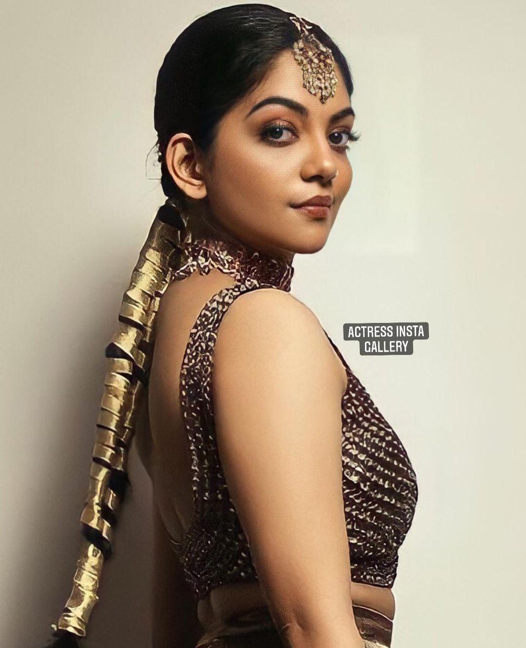 Malayalam actress Ahaana krishna exposing cleavage photos gallery | Ahaana krishna exclusive hot and sexy photoshoot
