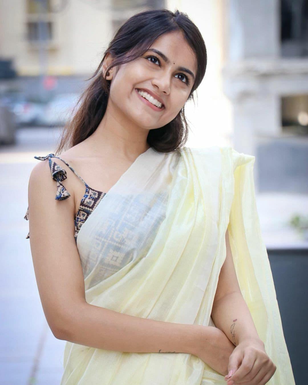 South Indian actress Varshinne Bunny Vox latest hot photos in saree |Varshinne Bunny Vox very beautiful and cute photos