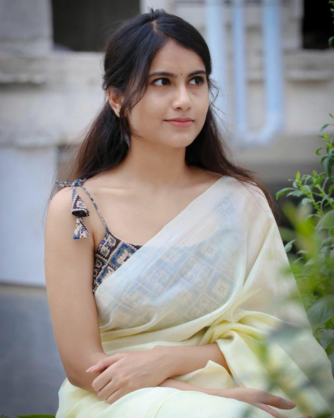 South Indian actress Varshinne Bunny Vox latest hot photos in saree |Varshinne Bunny Vox very sexy hot stills