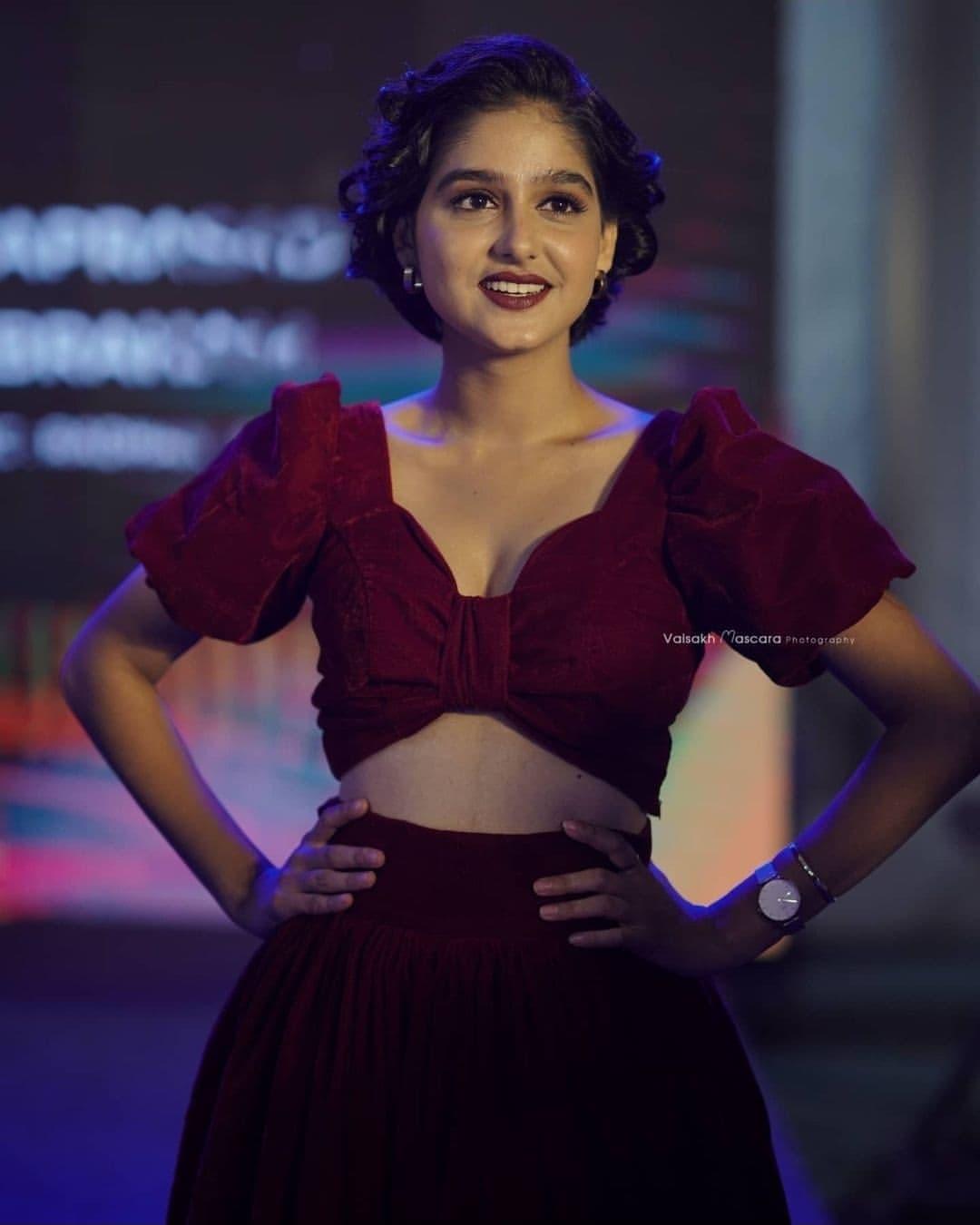 Anaswara Rajan exposing cleavage hot photos gallery | Anaswara Rajan latest hot and sexy stills