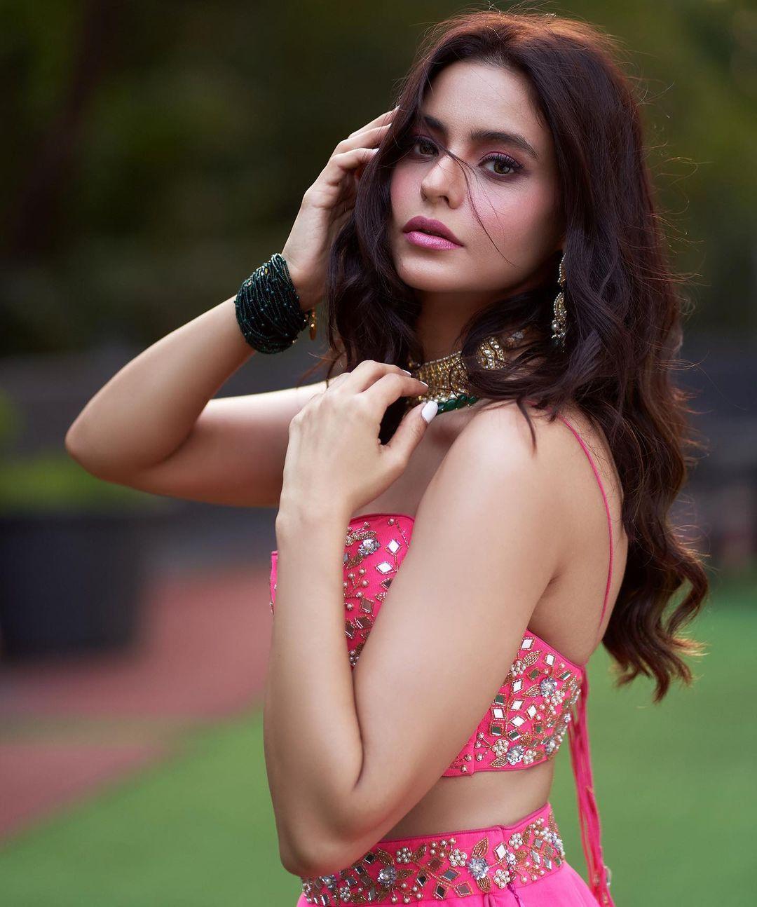 Indian actress Aamna Sharif exclusive hot and cute photos | Aamna Sharif looking very glamorous and cute photos