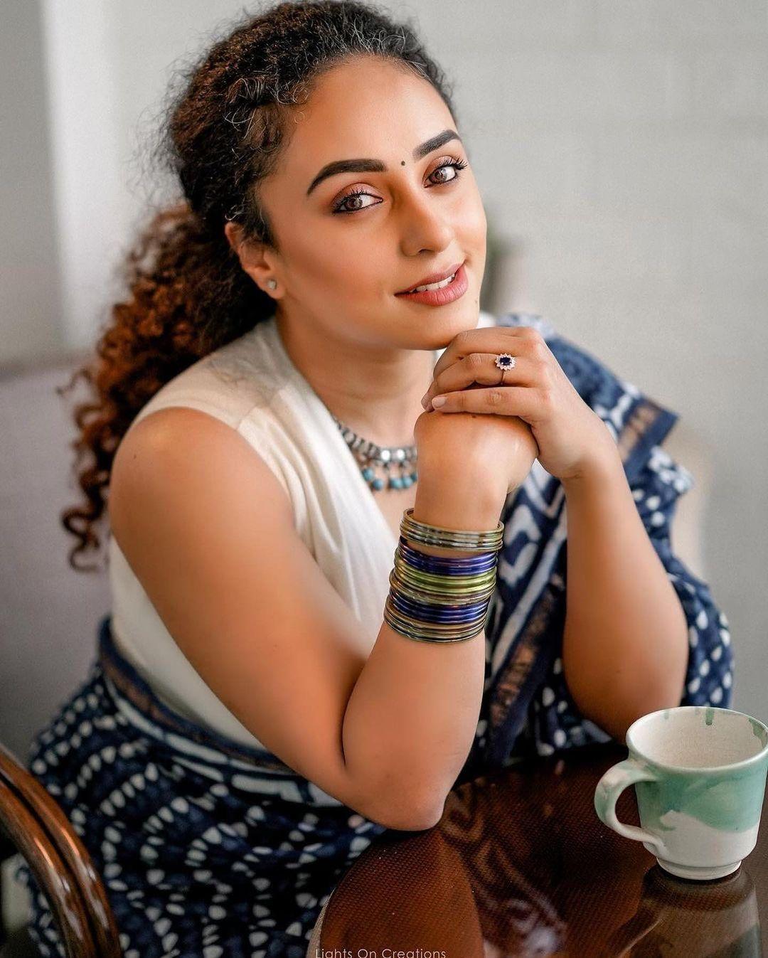 Pearle Maaney exposing cleavage in Saree hot photos |Pearle Maaney exposing hot and sexy stills