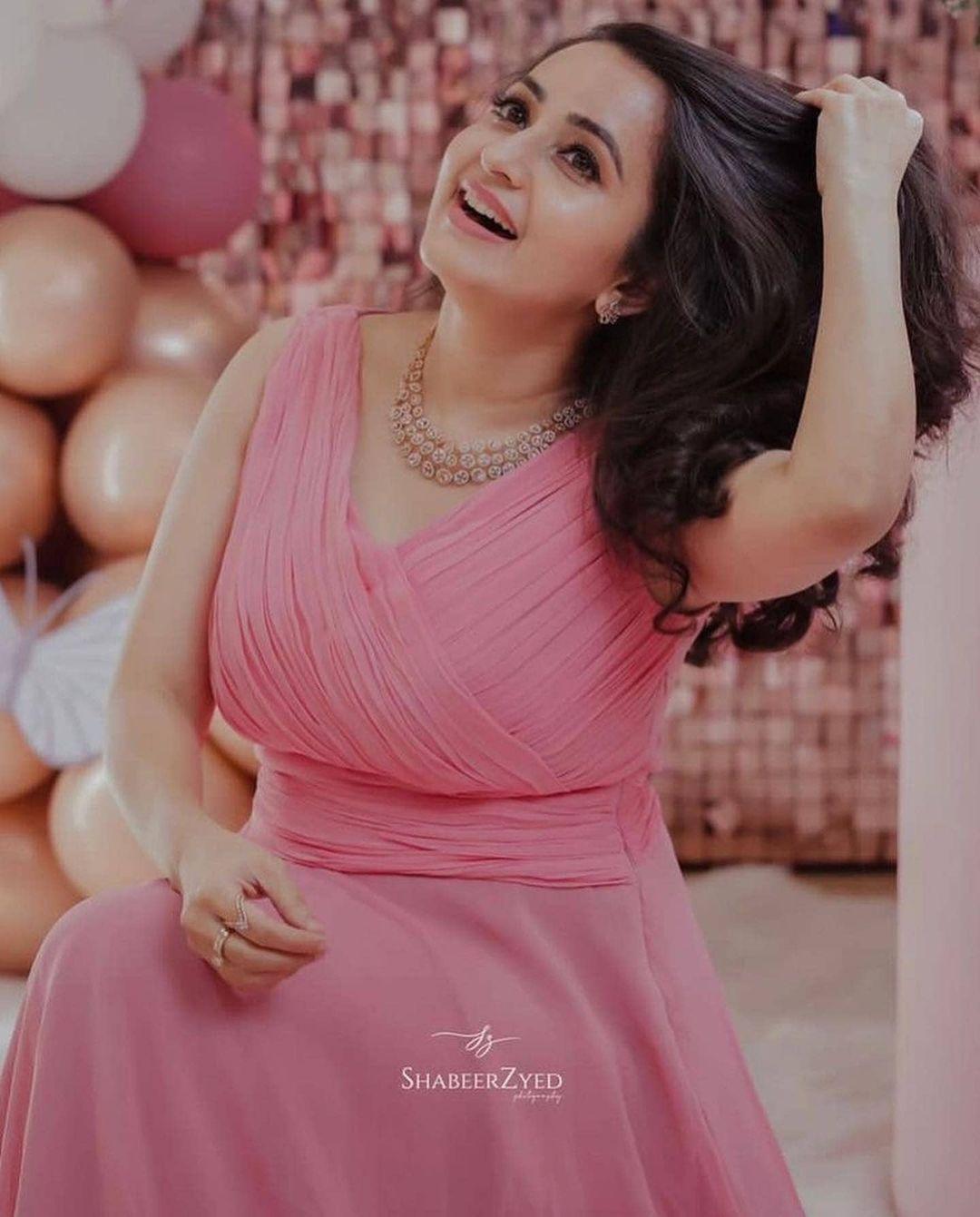 South Indian actress Bhama looking very beautiful and cute stills | Bhama very glamorous and cute stills