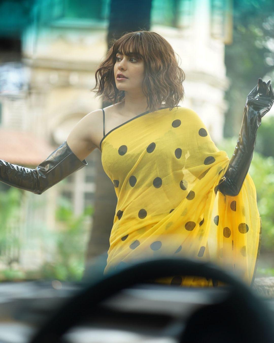 Adah Sharma in yellow saree hot photos gallery | Adah Sharma looking very glamorous and cute photos