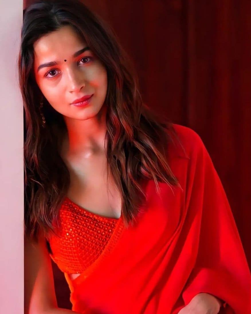 Alia Bhatt and n red saree glamorous pictures |Alia Bhatt exclusive hot and spicy photos