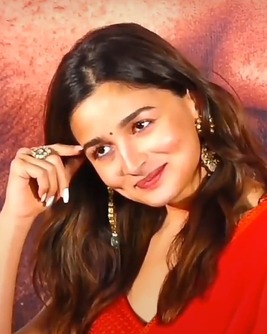 Alia Bhatt and n red saree glamorous pictures |Alia Bhatt looking very attractive and hot stills