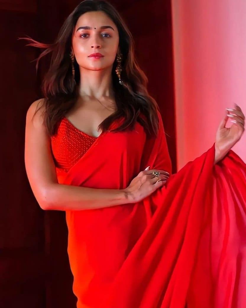Alia Bhatt and n red saree glamorous pictures |Alia Bhatt looking very beautiful and glamorous pictures