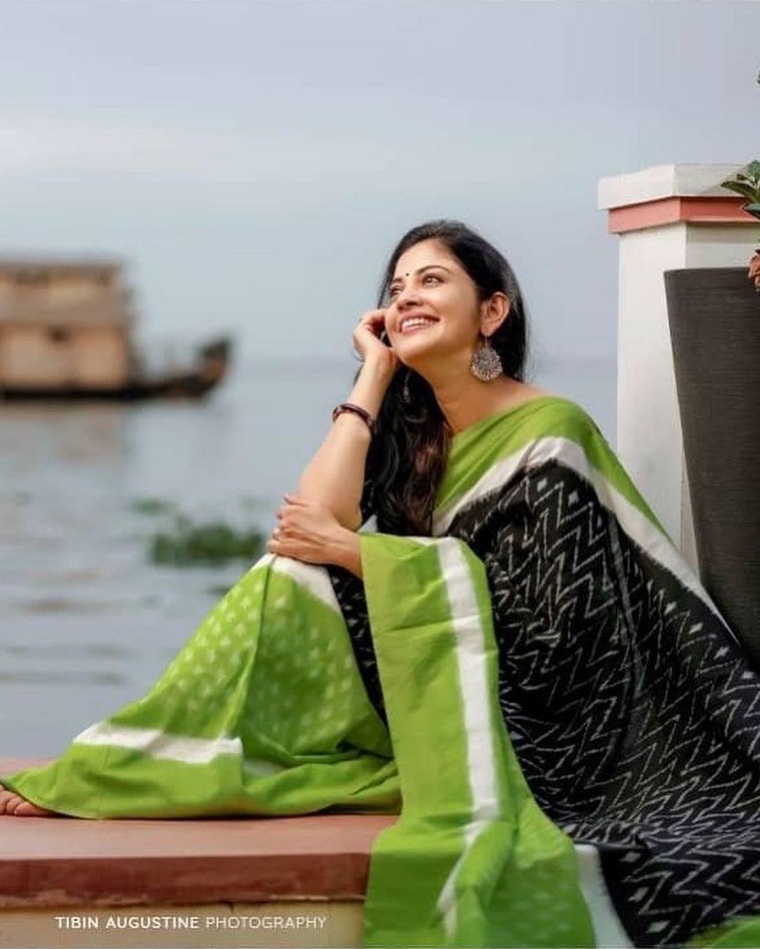 Shivada in Saree hot and sexy photoshoot | Shivada exclusive ho and spicy stills