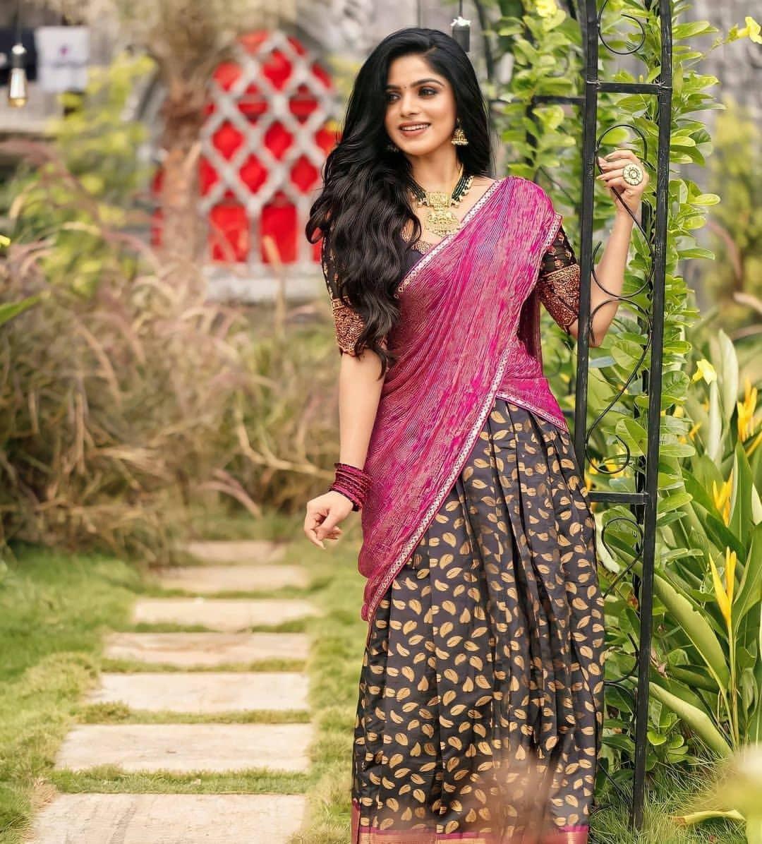 Divyabharathi in half saree hot and sexy stills | Divyabharathi looking very glamorous and cute stills