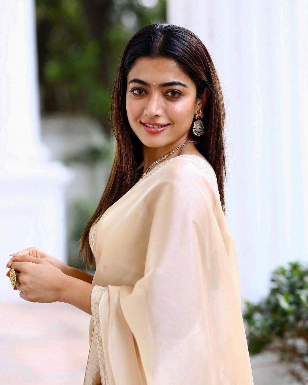 National crush Rashmika Mandanna in white saree hot photos gallery| looking very beautiful and sexy photoshoot