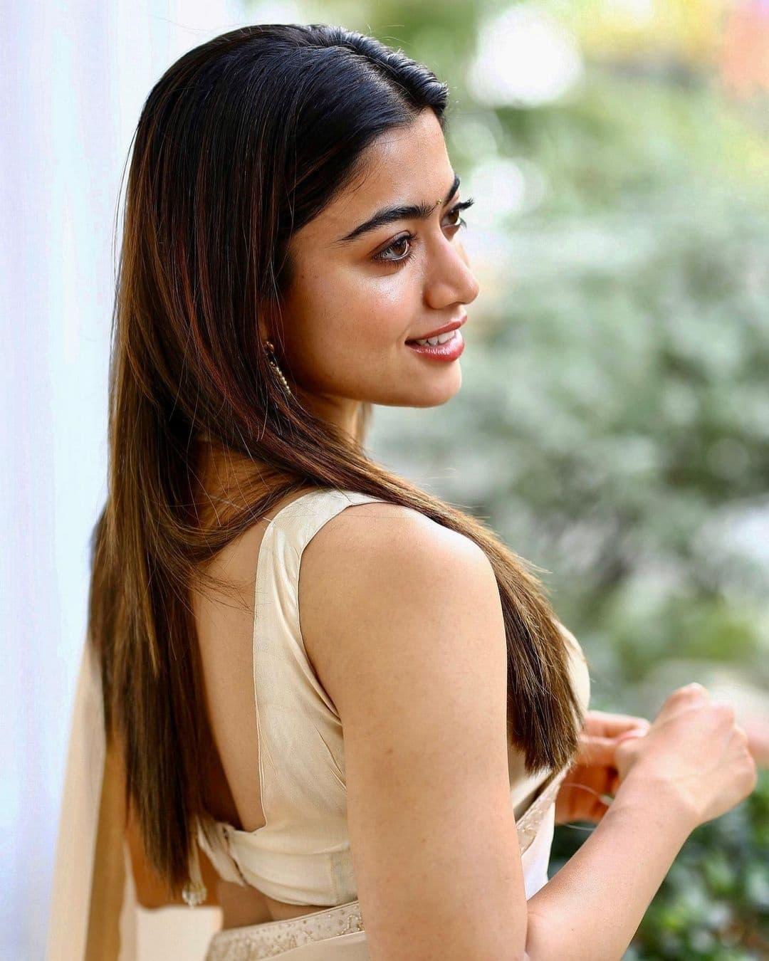 National crush Rashmika Mandanna in white saree hot photos gallery| very beautiful and glamorous pictures