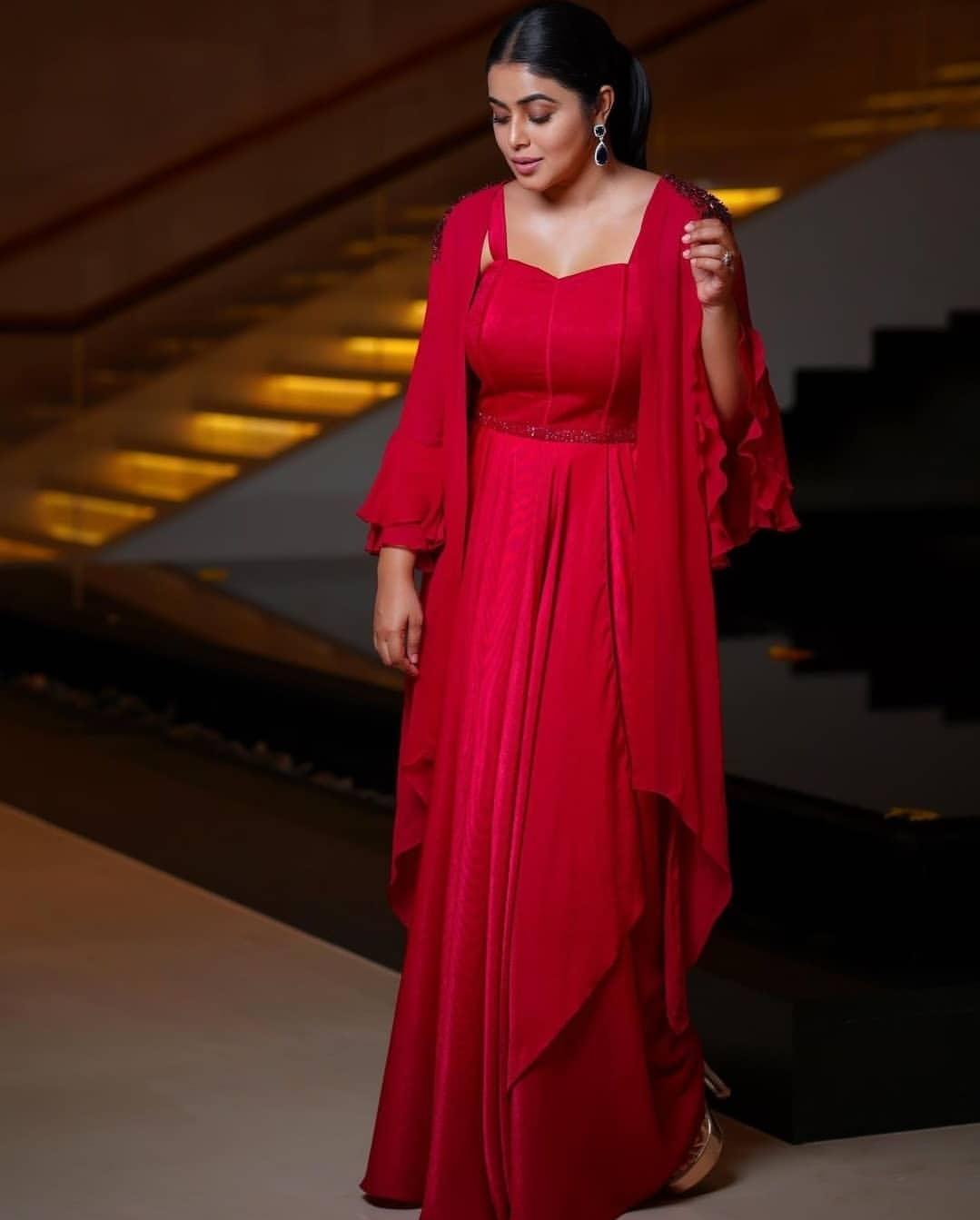 Shamna Kasim in red dress hot and sexy photoshoot |Shamna Kasim very beautiful and glamorous pictures
