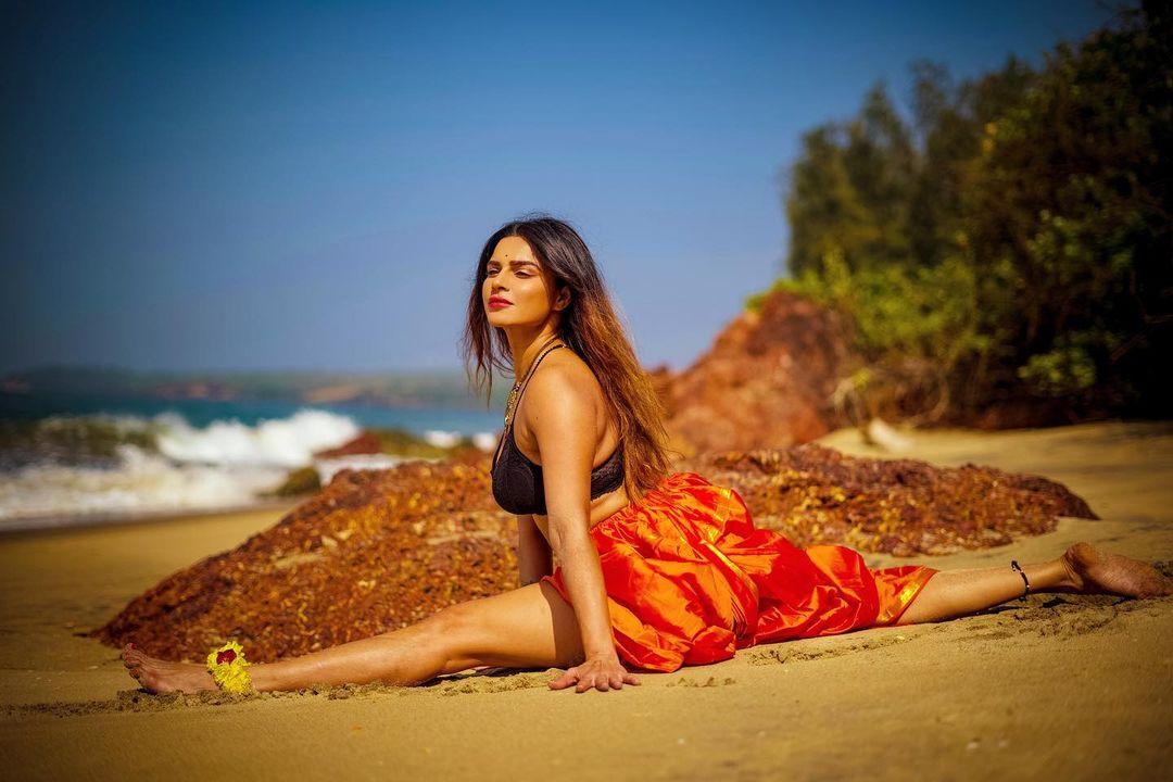 Aashka Goradia in beach bikini hot photos gallery | Aashka Goradia in yoga hot photos gallery