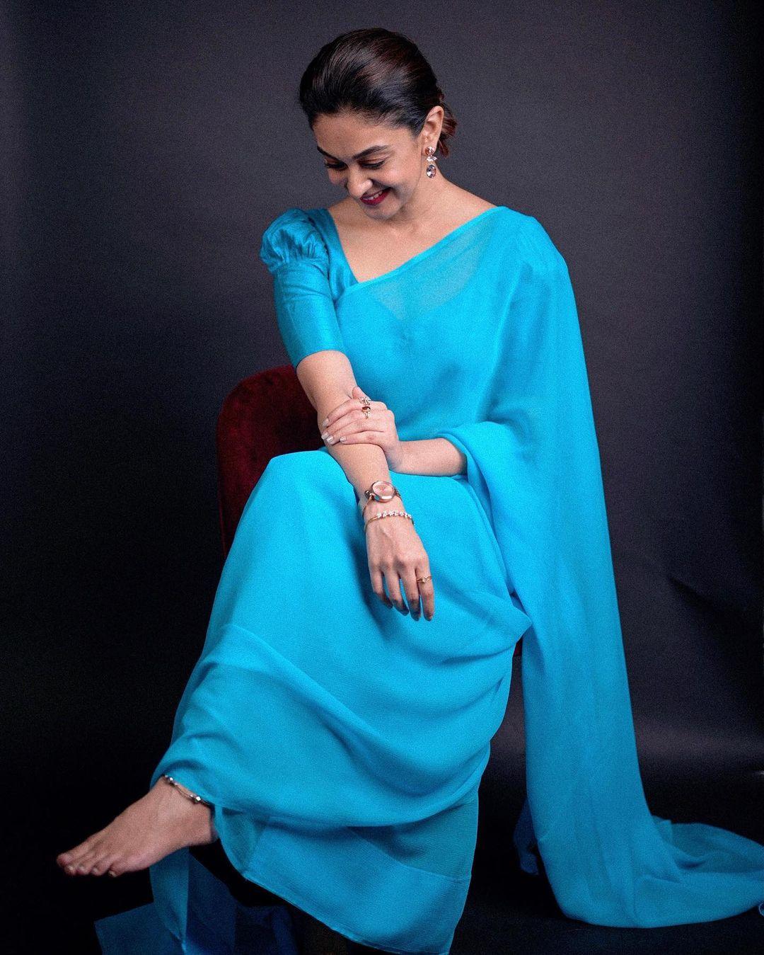 Aishwarya Arjun in sky blue transparent saree hot photos |Aishwarya Arjun looking very glamorous pictures