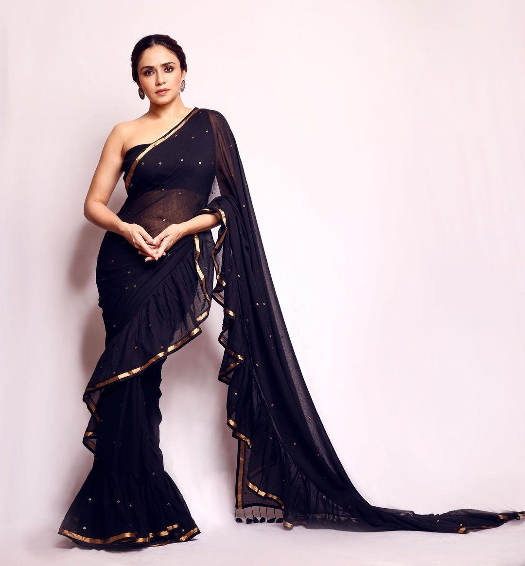 Amruta Khanvilkar in black transparent saree hot photos gallery | Amruta Khanvilkar beautiful and glamorous pictures